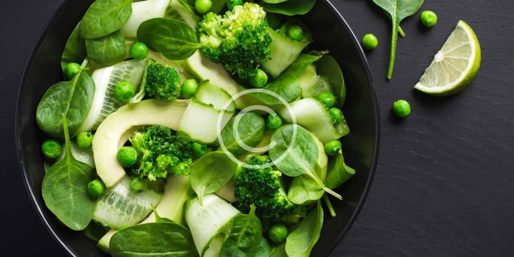 Green Salad with Cucumber, Spinach and Avocado